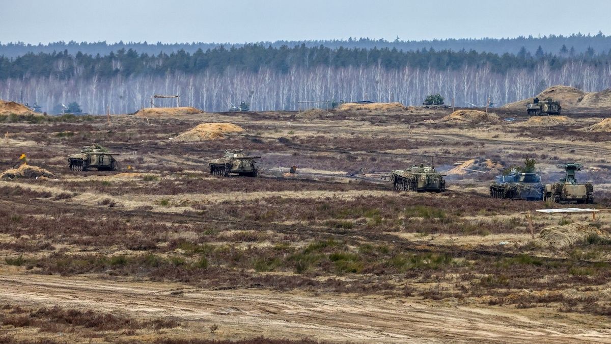 Běloruská armáda začala nacvičovat přechod do válečných podmínek